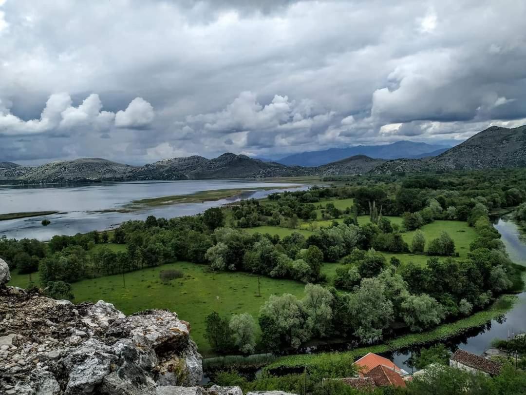 Haustor Skadar Lake Podgorica Exteriör bild