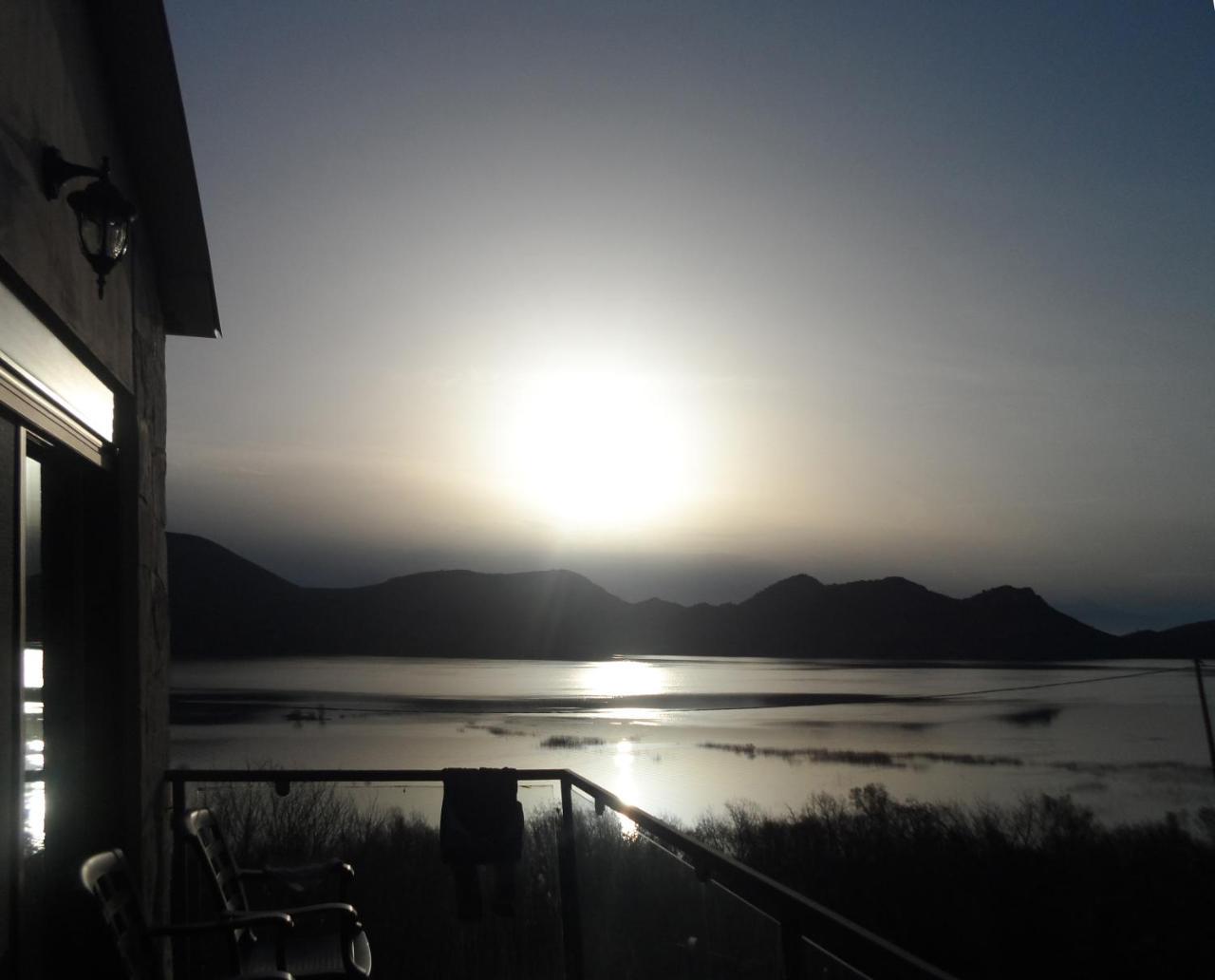 Haustor Skadar Lake Podgorica Exteriör bild
